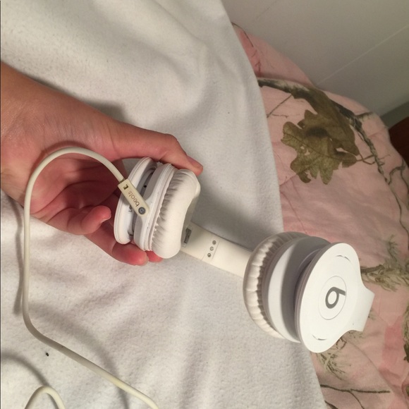 White beats - Picture 4 of 4